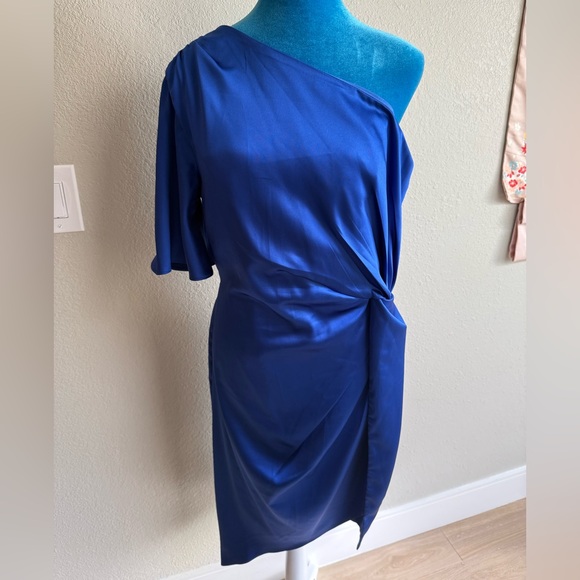 Chic One-Shoulder Royal Blue Satin Cocktail Dress - Picture 2 of 6